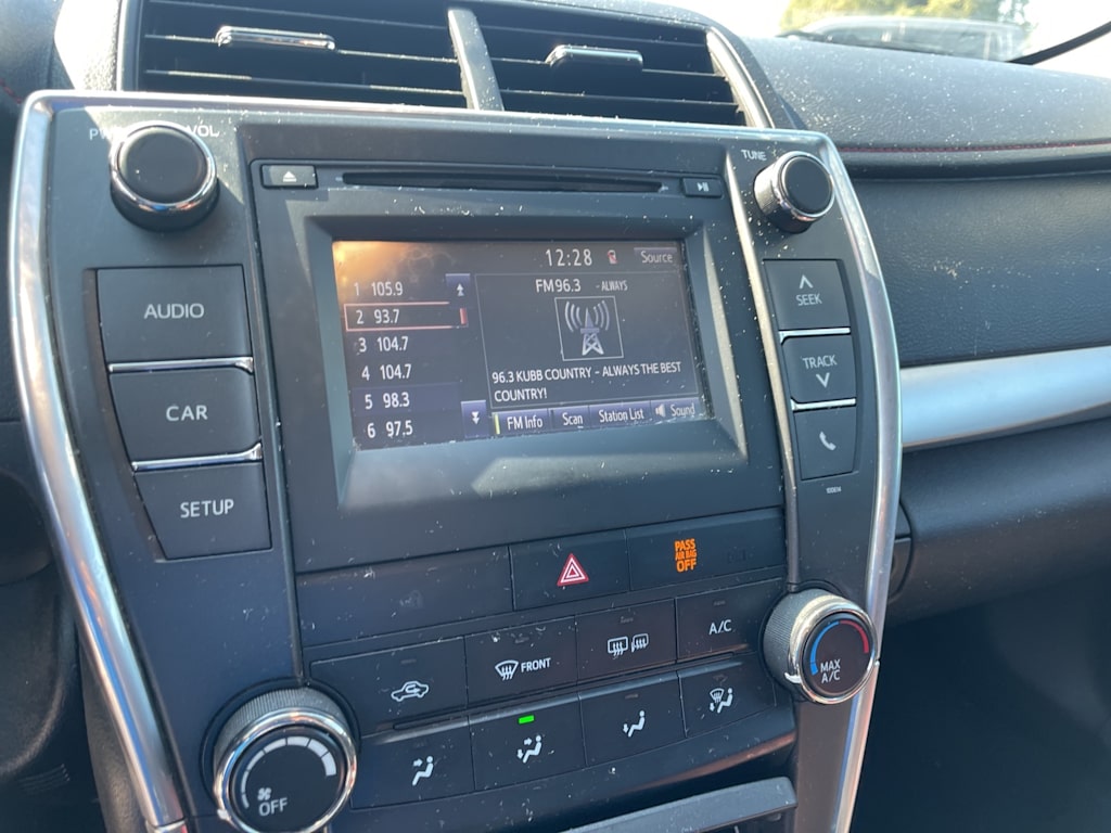 2016 Toyota Camry SE 10