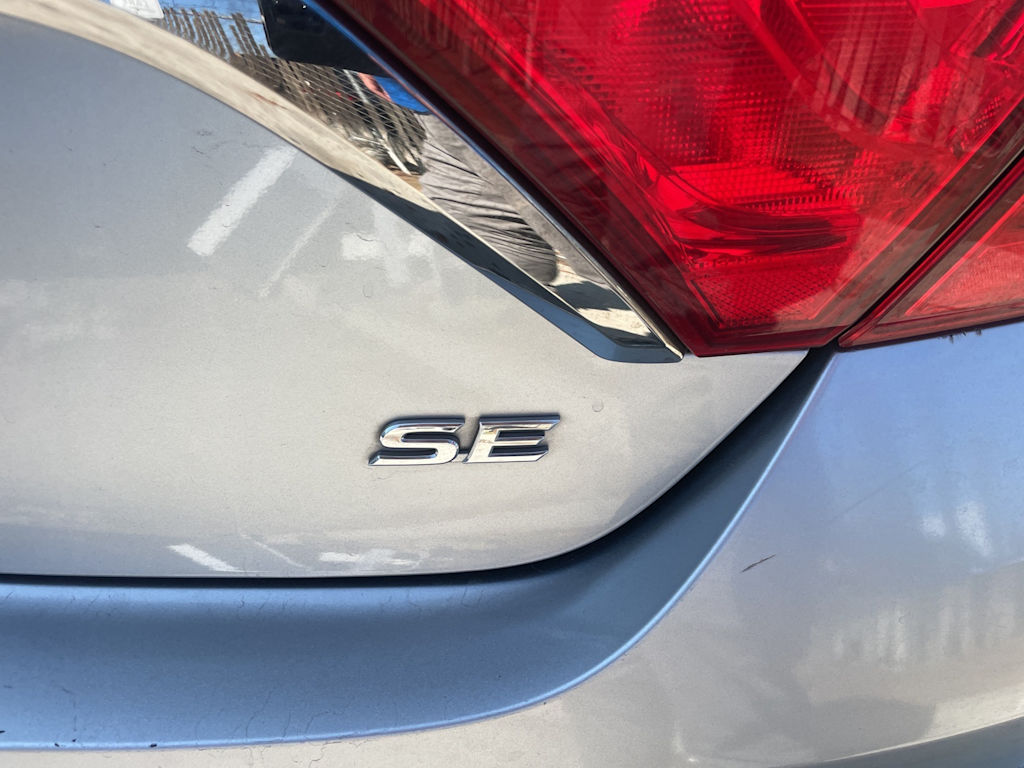 2016 Toyota Camry SE 6