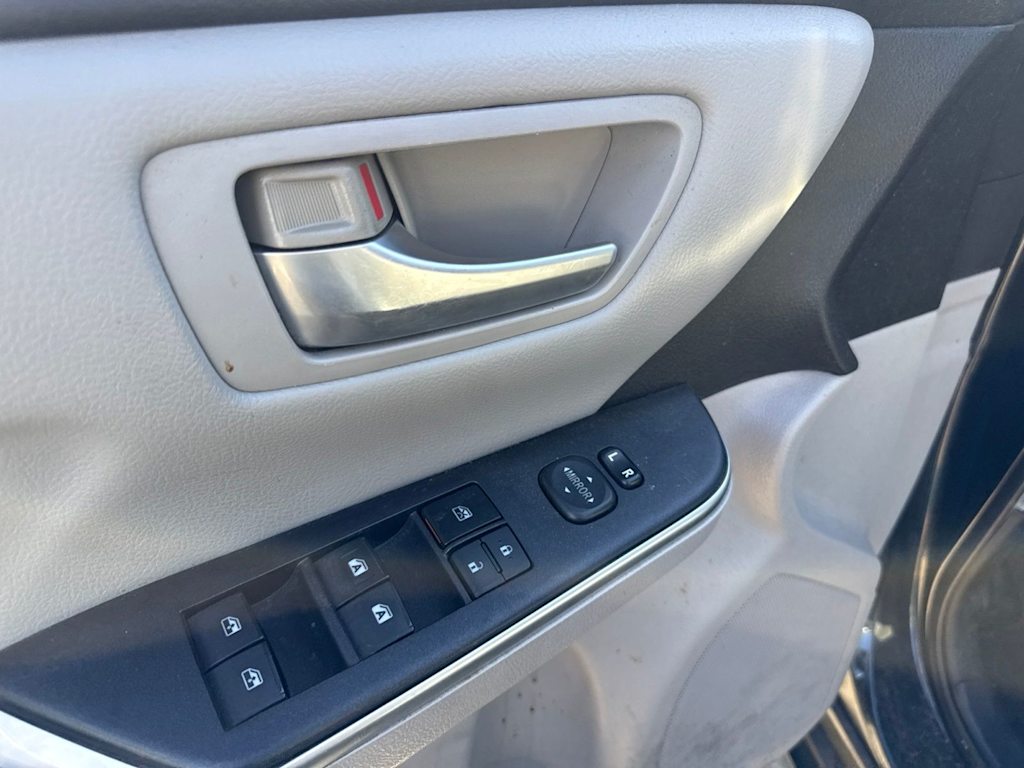 Thumbnail: 2015 Toyota Camry - 22