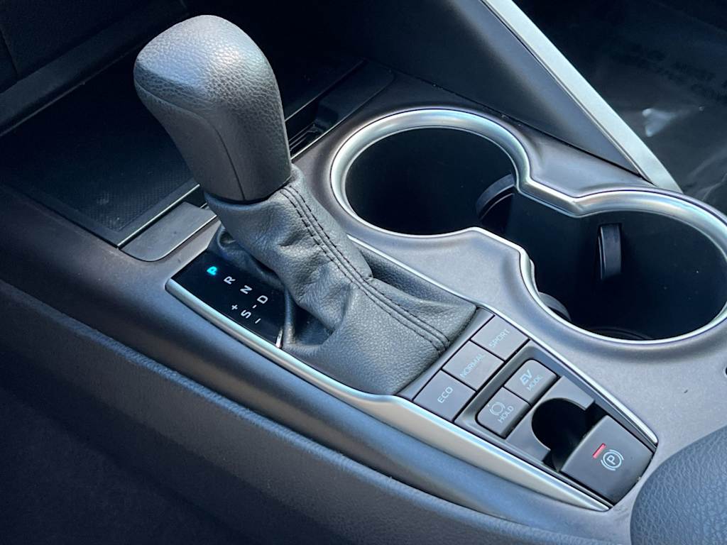 Thumbnail: 2022 Toyota Camry - 15