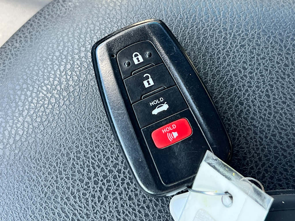 Thumbnail: 2022 Toyota Camry - 17