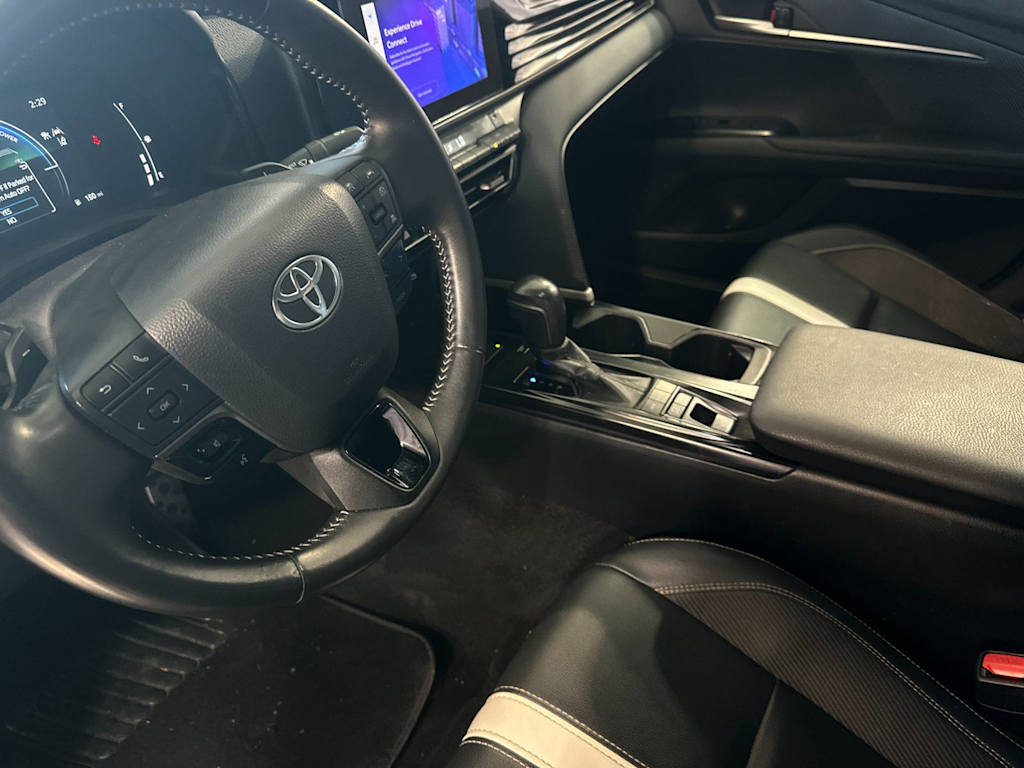 Thumbnail: 2025 Toyota Camry - 9
