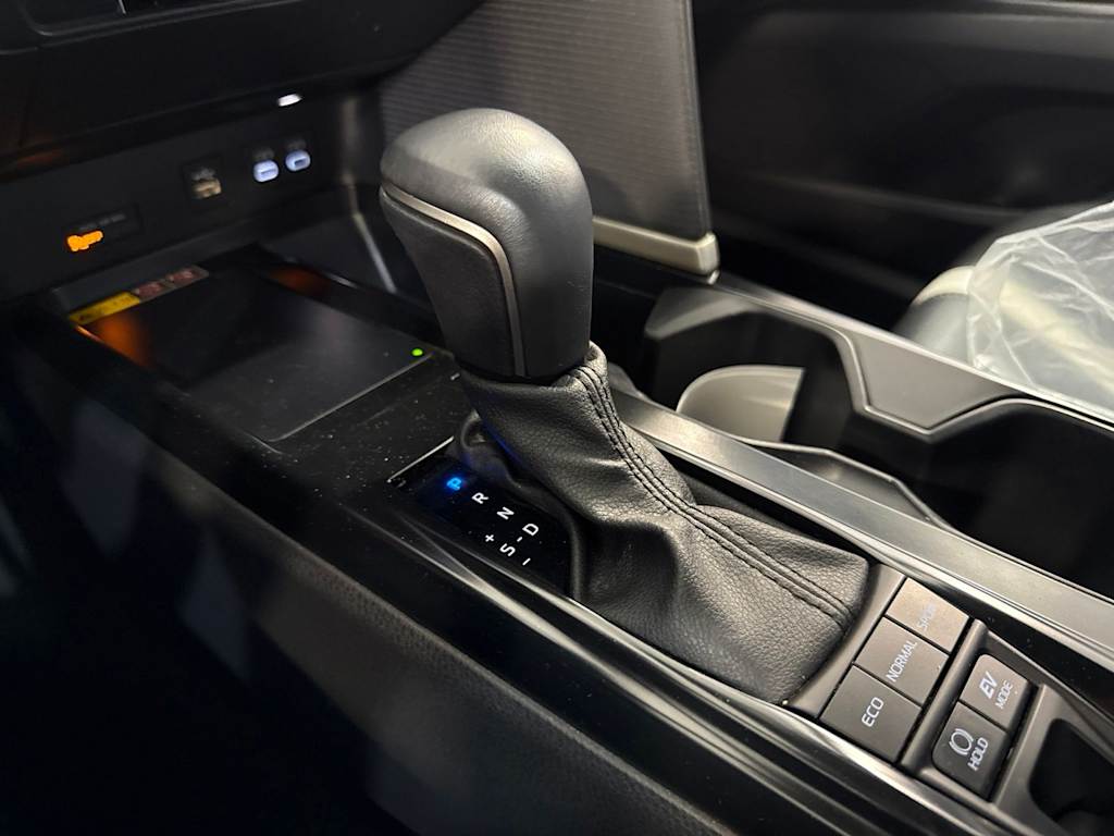 Thumbnail: 2025 Toyota Camry - 11