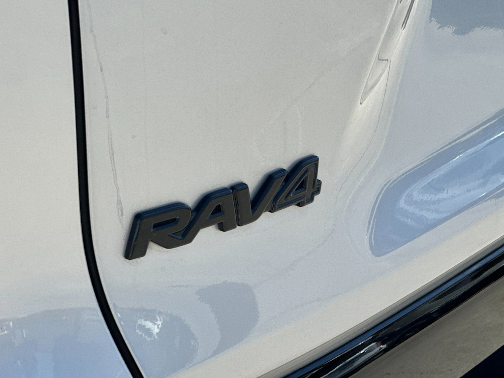 Thumbnail: 2021 Toyota RAV4 - 7