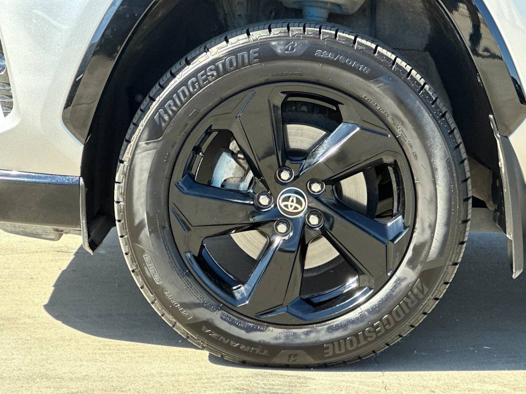 Thumbnail: 2021 Toyota RAV4 - 8