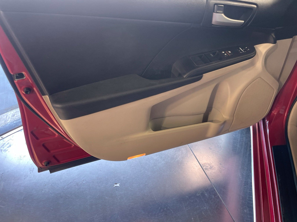 Thumbnail: 2012 Toyota Camry - 23