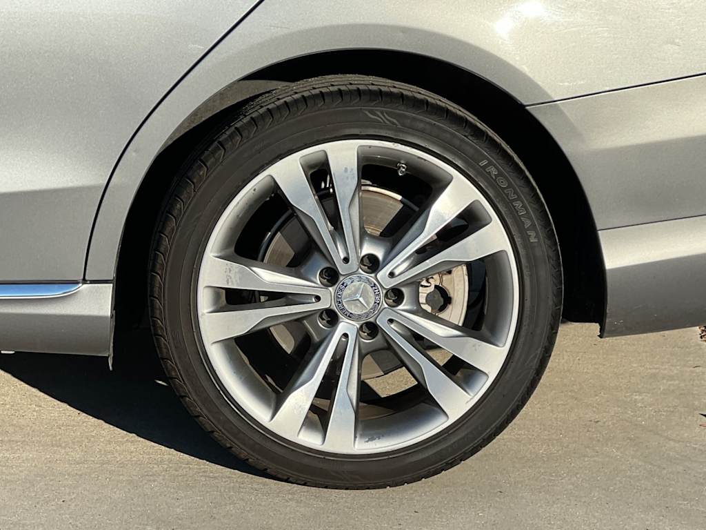 Thumbnail: 2015 Mercedes-Benz C-Class - 8