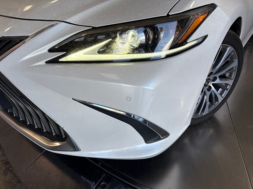 Thumbnail: 2019 Lexus ES - 18