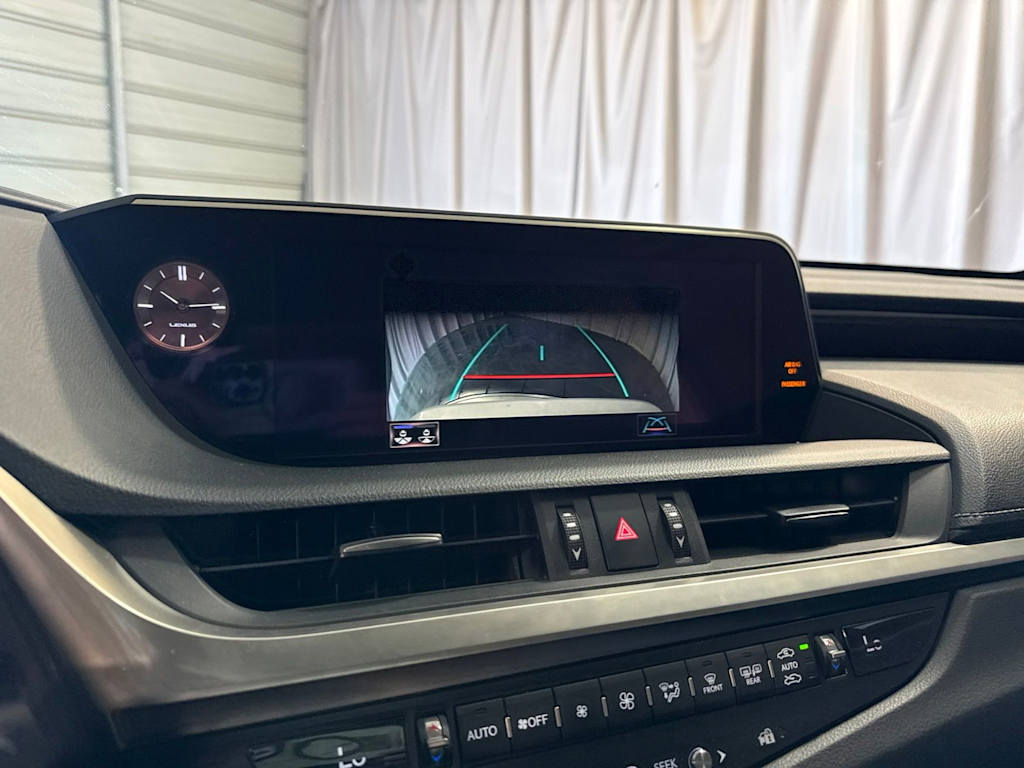 Thumbnail: 2019 Lexus ES - 10
