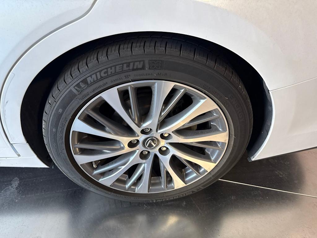 Thumbnail: 2019 Lexus ES - 7