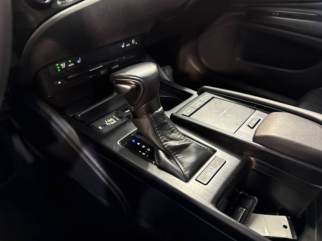 Thumbnail: 2019 Lexus ES - 11