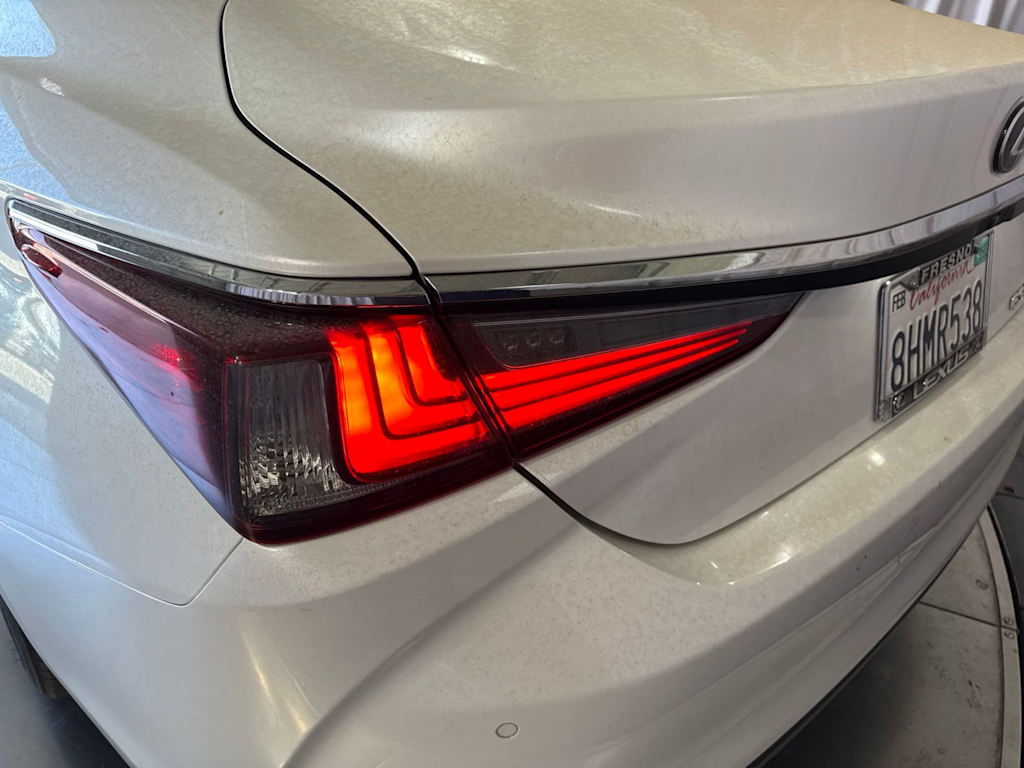 Thumbnail: 2019 Lexus ES - 19