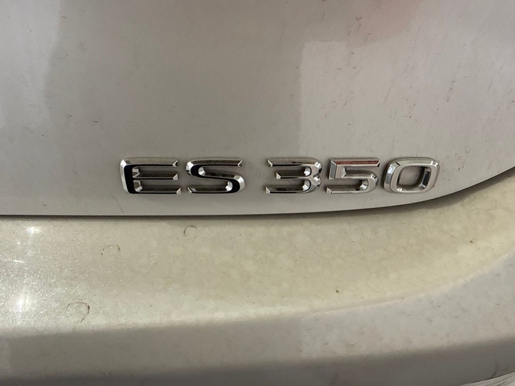 Thumbnail: 2019 Lexus ES - 20