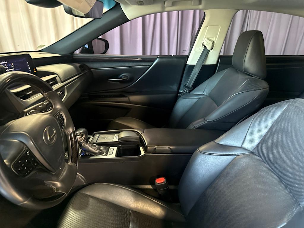 Thumbnail: 2020 Lexus ES - 8