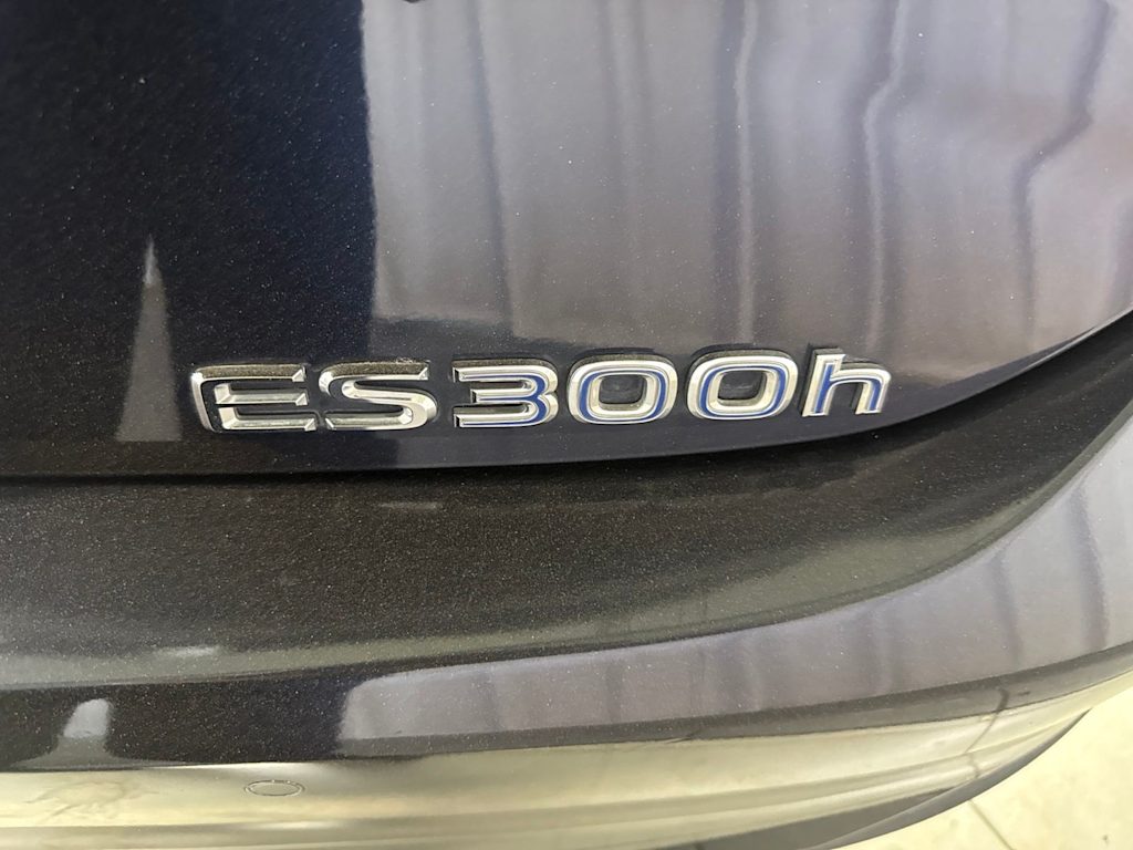 Thumbnail: 2020 Lexus ES - 18