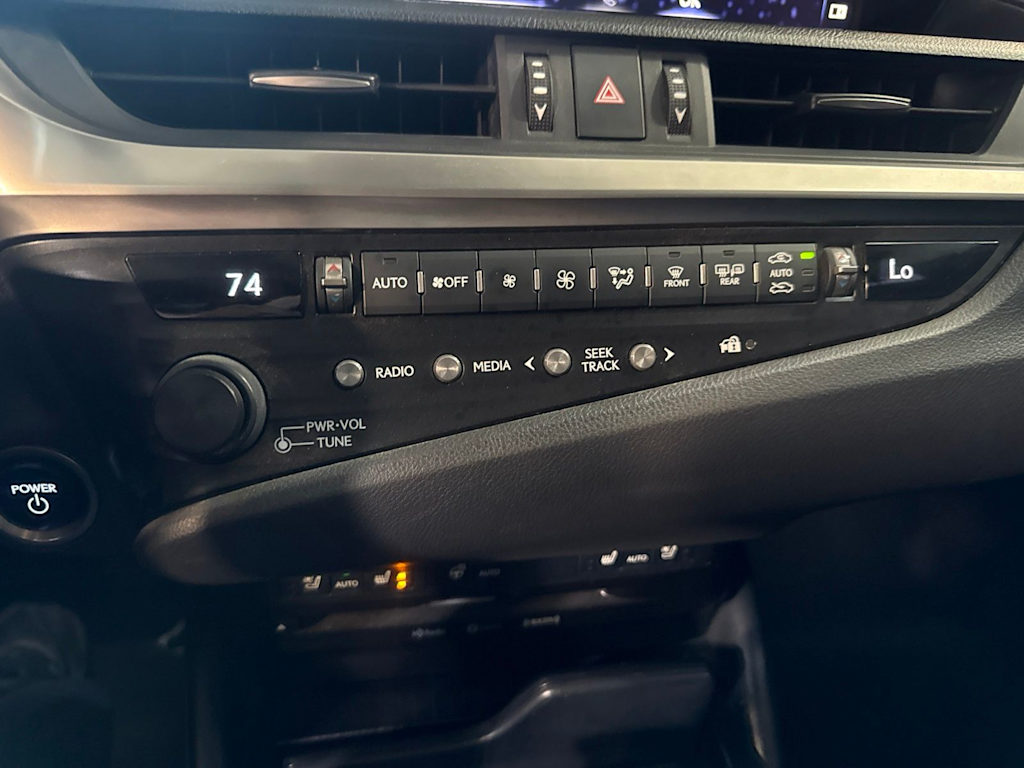 Thumbnail: 2020 Lexus ES - 23