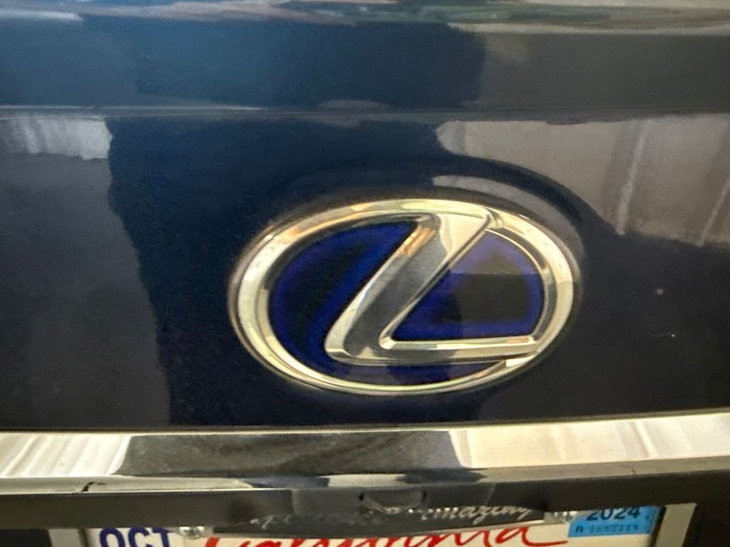 Thumbnail: 2020 Lexus ES - 17