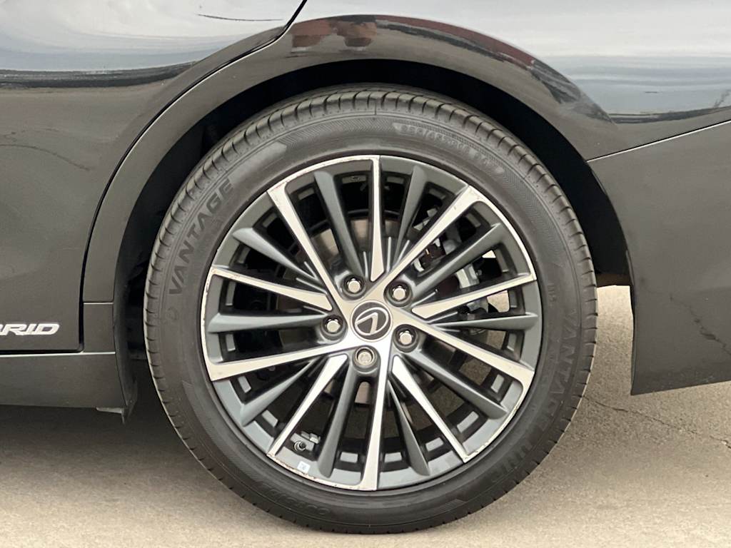 Thumbnail: 2022 Lexus ES - 8