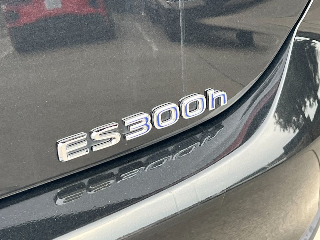 Thumbnail: 2022 Lexus ES - 7