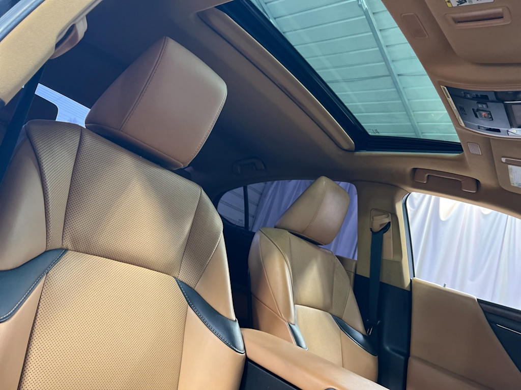 Thumbnail: 2022 Lexus ES - 23