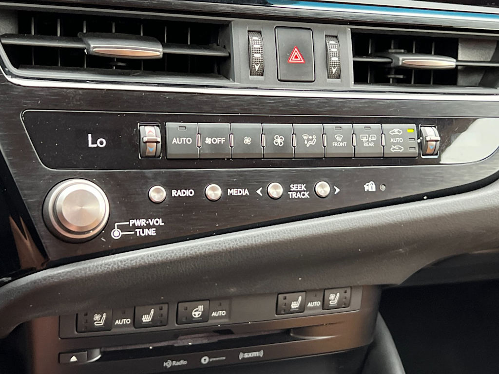 Thumbnail: 2022 Lexus ES - 25