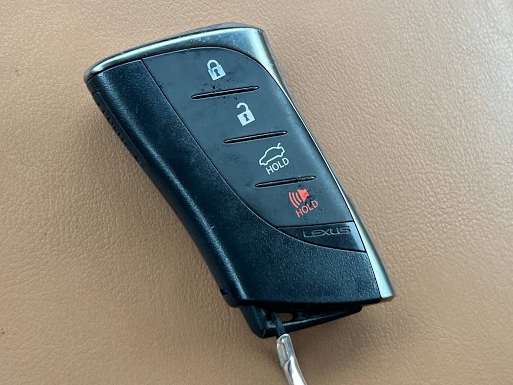 Thumbnail: 2022 Lexus ES - 16