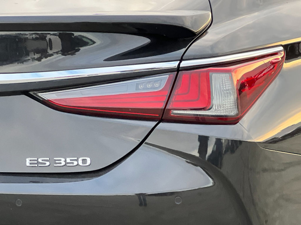 2021 Lexus ES 350 29