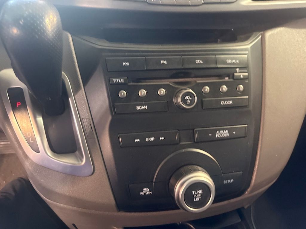 Thumbnail: 2011 Honda Odyssey - 25