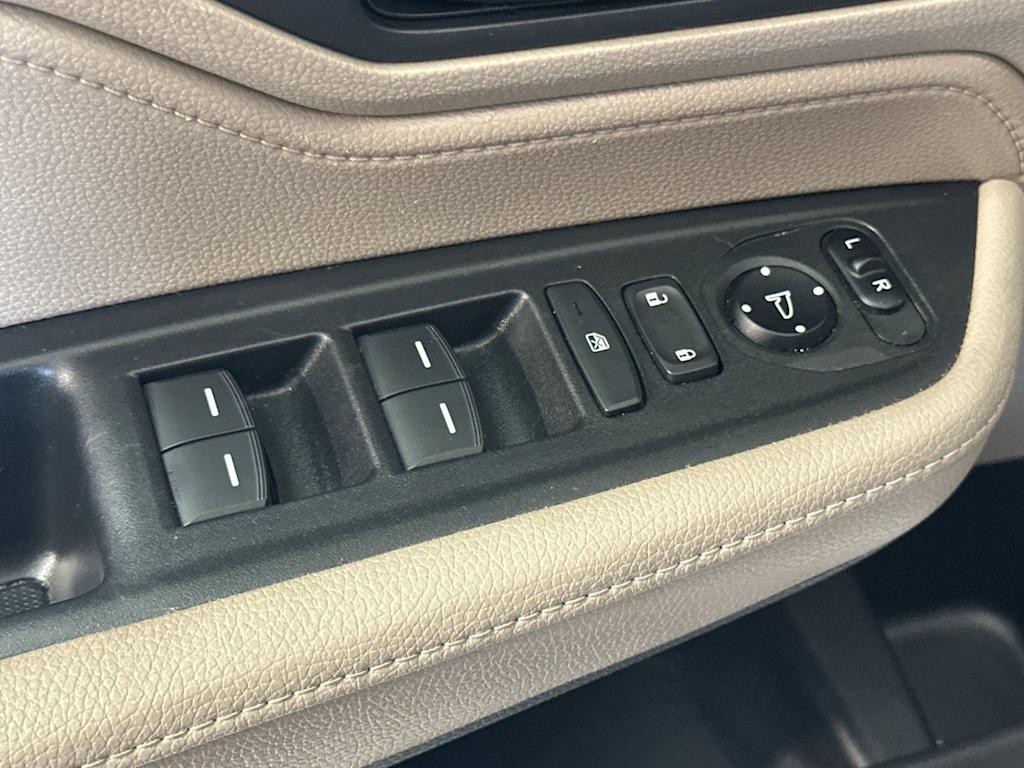Thumbnail: 2018 Honda Odyssey - 23