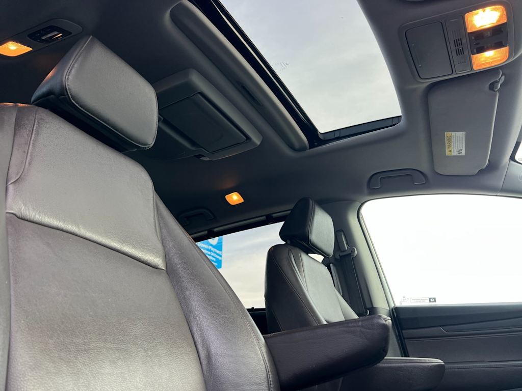 Thumbnail: 2018 Honda Odyssey - 25