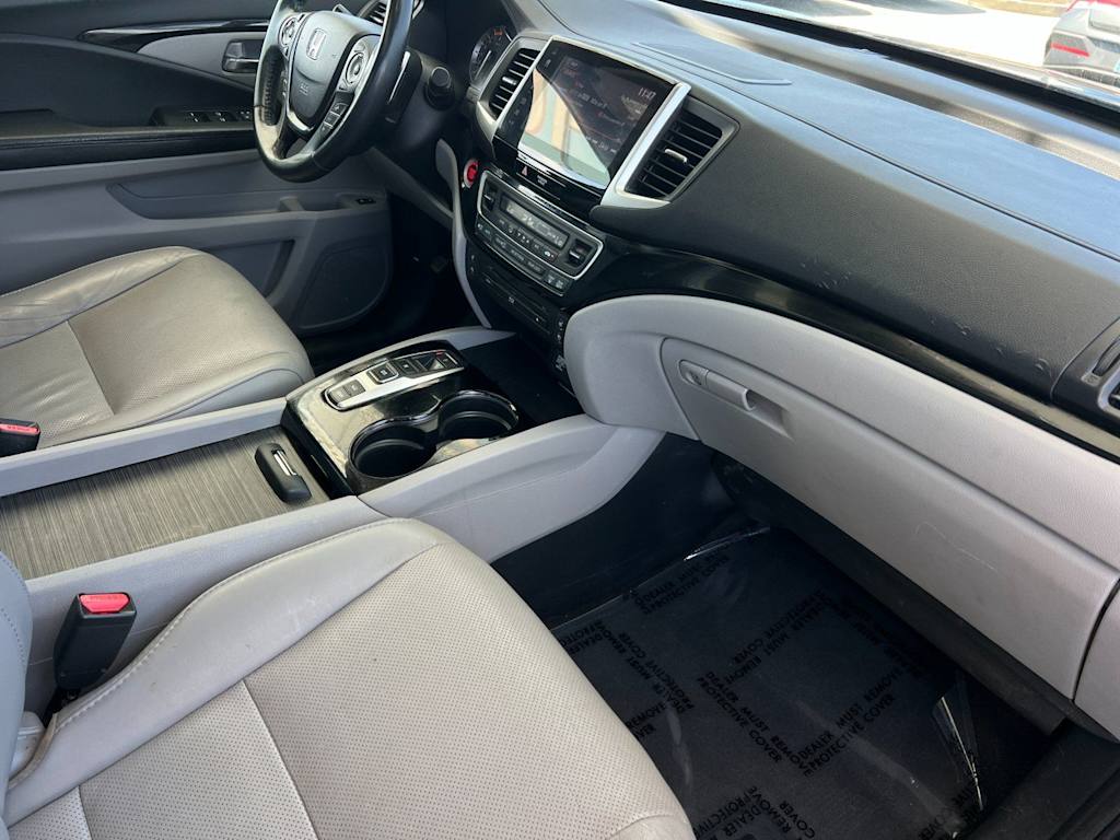 Thumbnail: 2017 Honda Pilot - 12