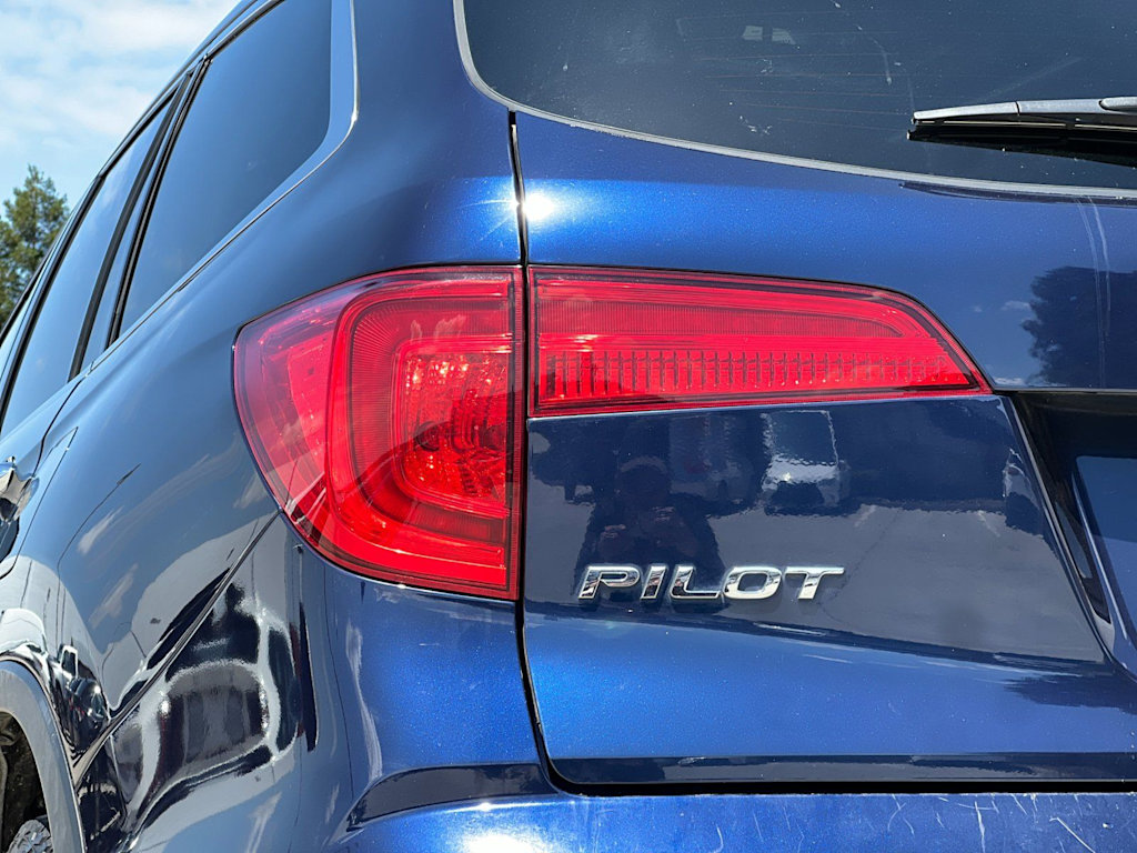 Thumbnail: 2017 Honda Pilot - 32
