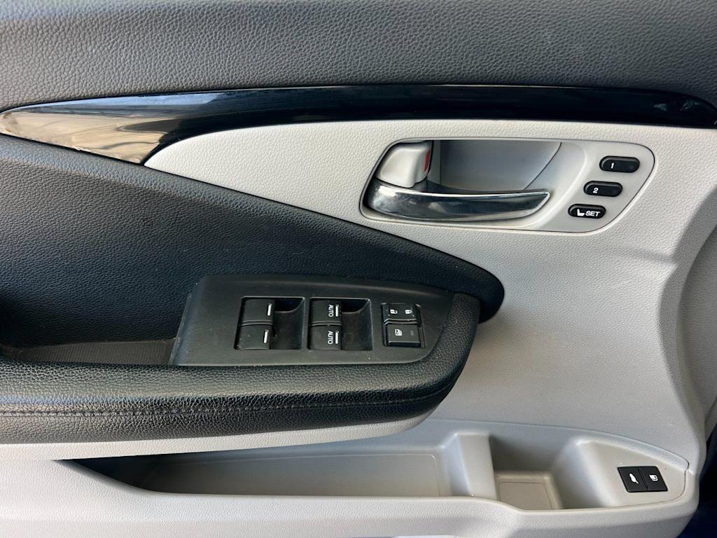 Thumbnail: 2017 Honda Pilot - 22
