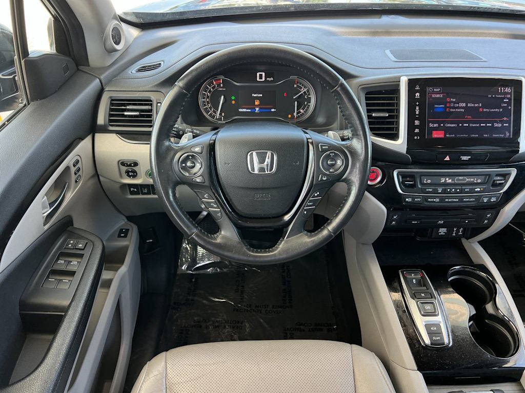 Thumbnail: 2017 Honda Pilot - 11