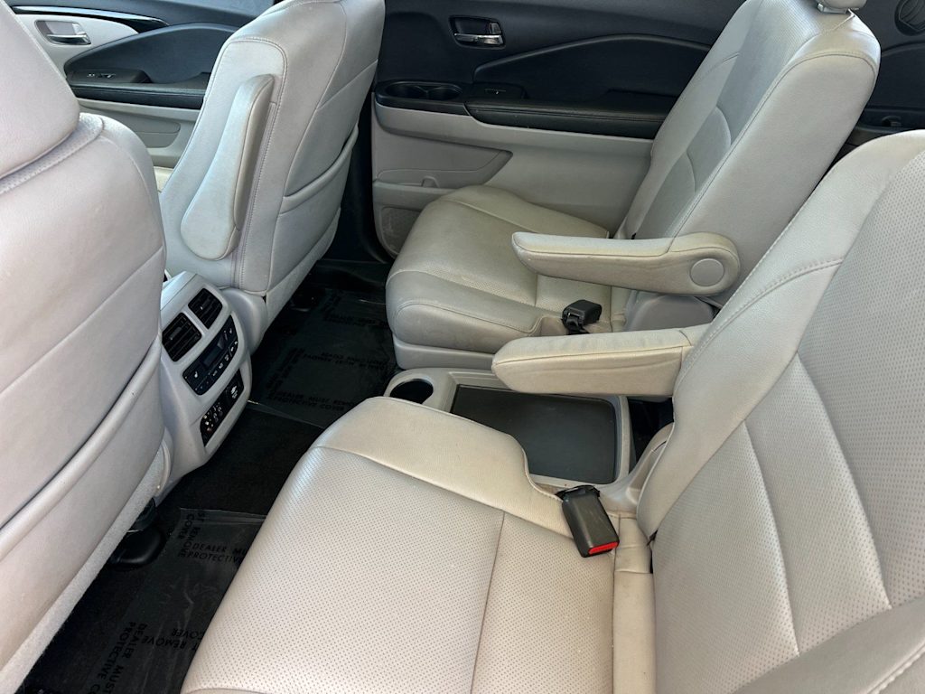 Thumbnail: 2017 Honda Pilot - 10