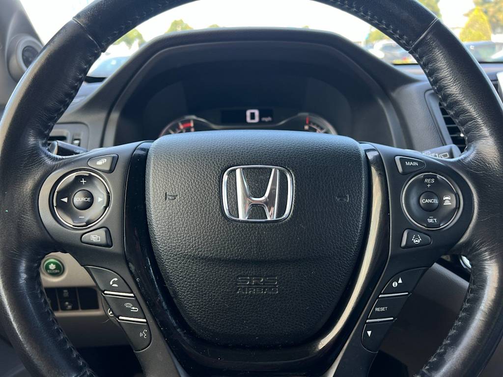 Thumbnail: 2017 Honda Pilot - 30