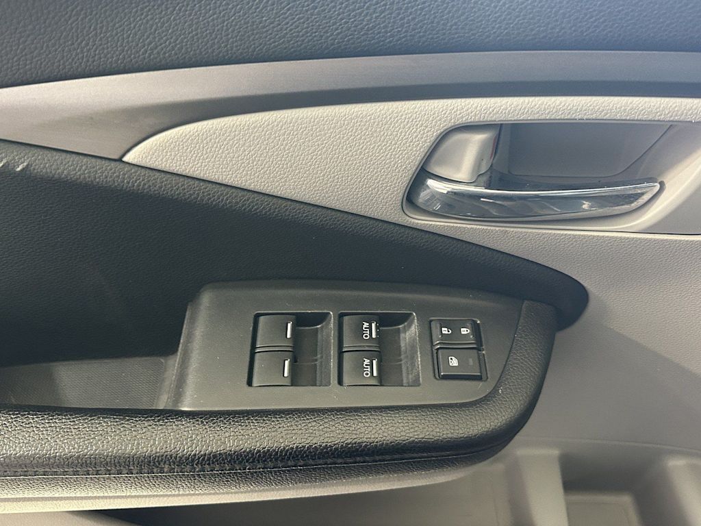 Thumbnail: 2017 Honda Pilot - 23