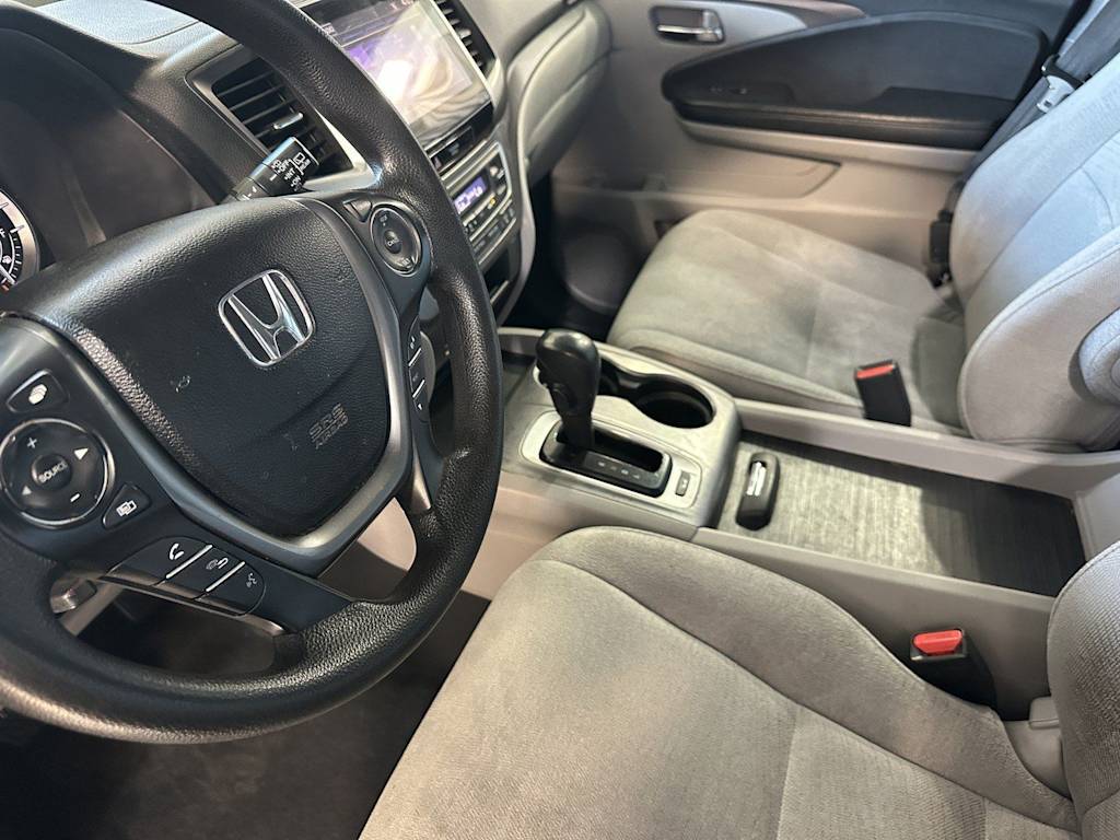 Thumbnail: 2017 Honda Pilot - 9