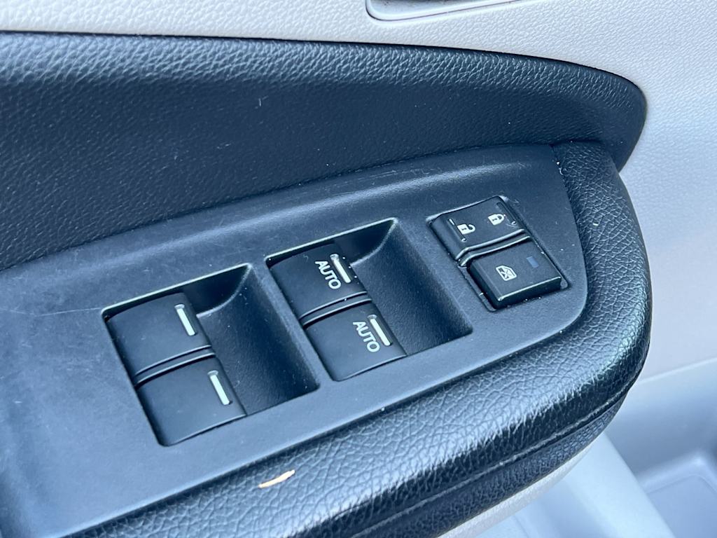 Thumbnail: 2017 Honda Pilot - 23