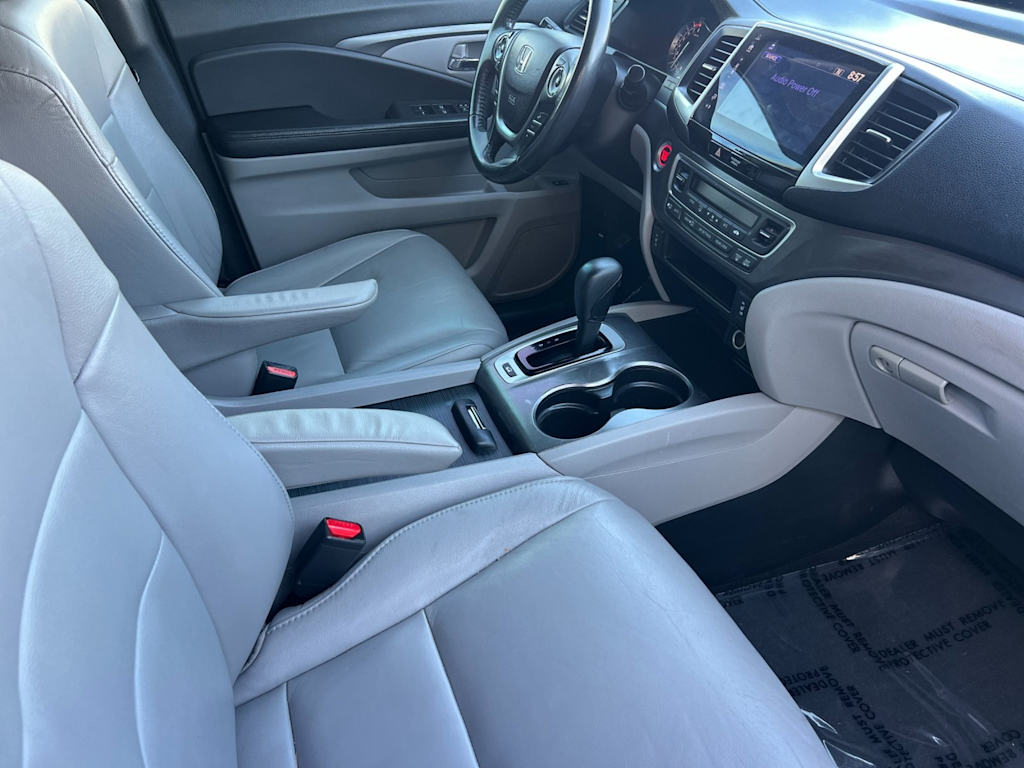 Thumbnail: 2017 Honda Pilot - 10