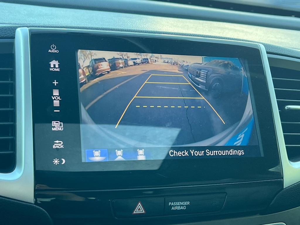 Thumbnail: 2017 Honda Pilot - 26