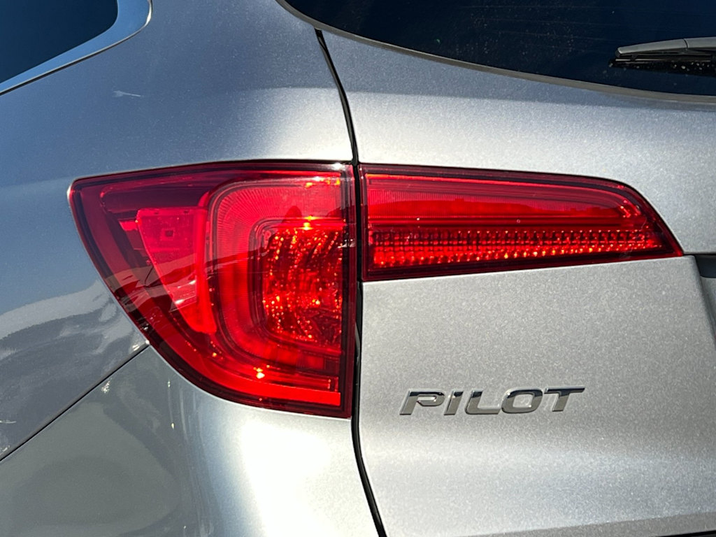 Thumbnail: 2017 Honda Pilot - 30