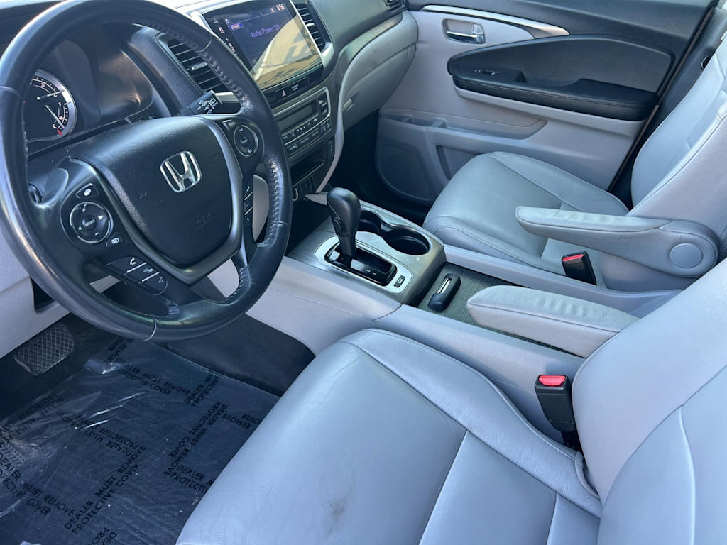 Thumbnail: 2017 Honda Pilot - 9