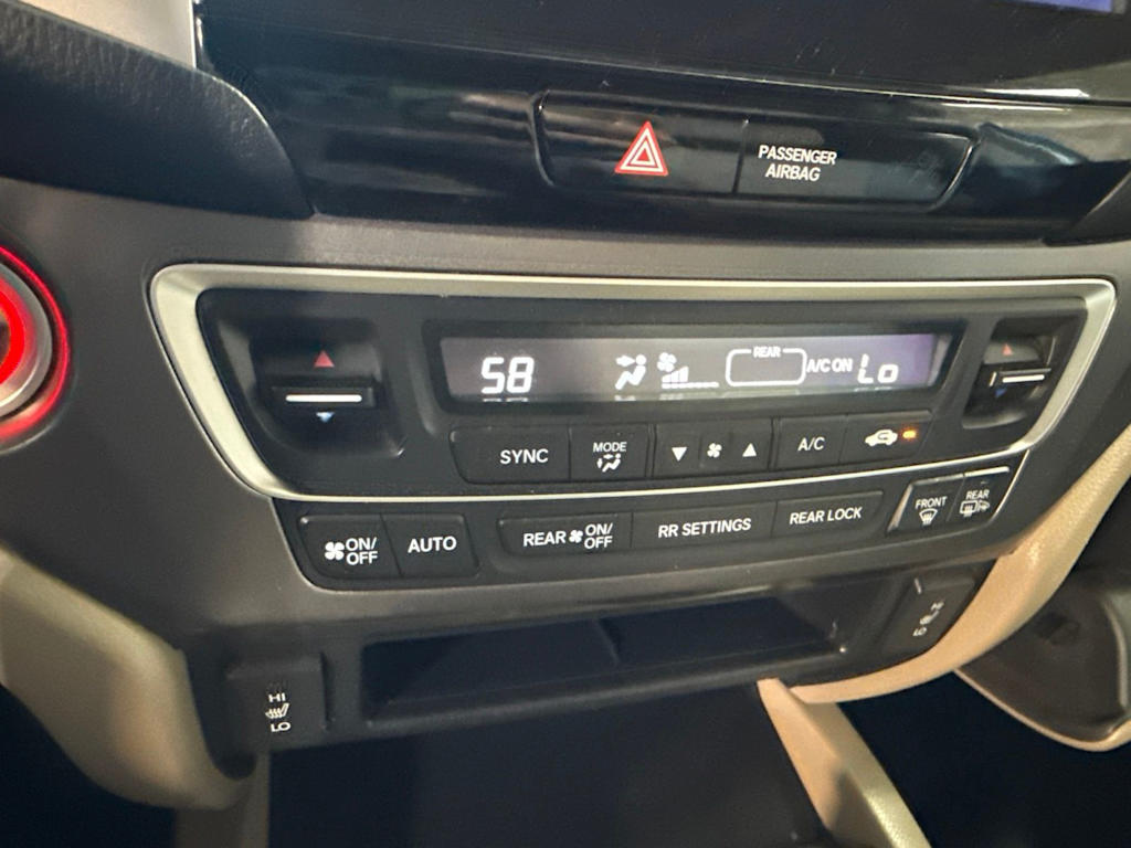 Thumbnail: 2017 Honda Pilot - 28