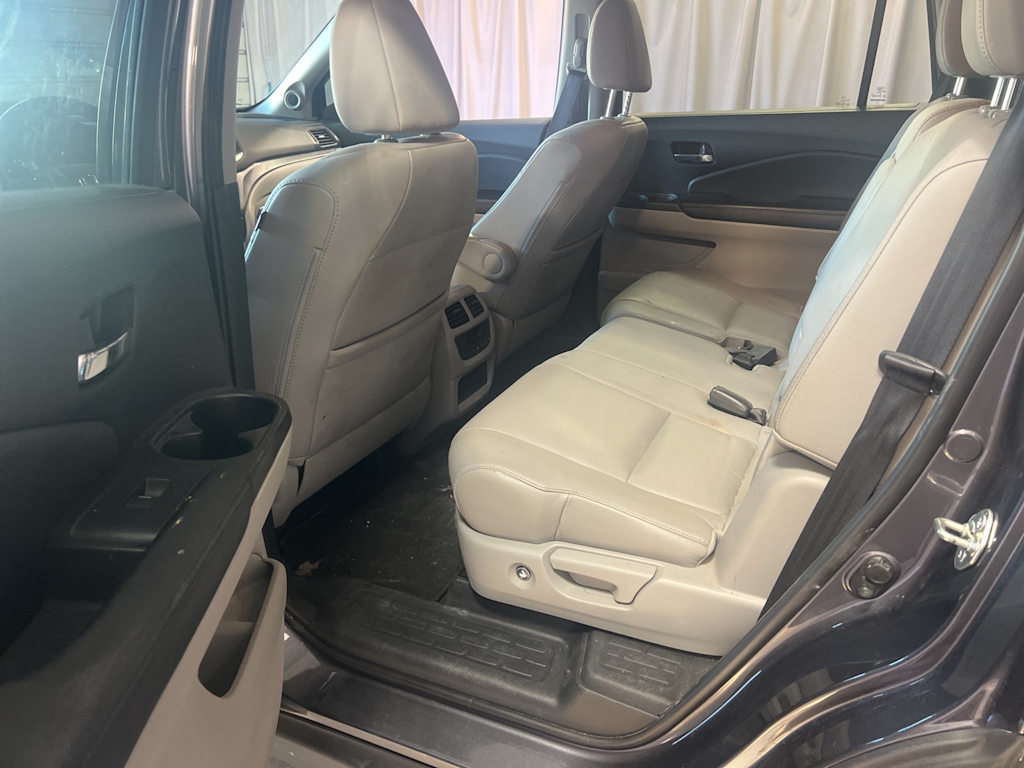 Thumbnail: 2017 Honda Pilot - 33