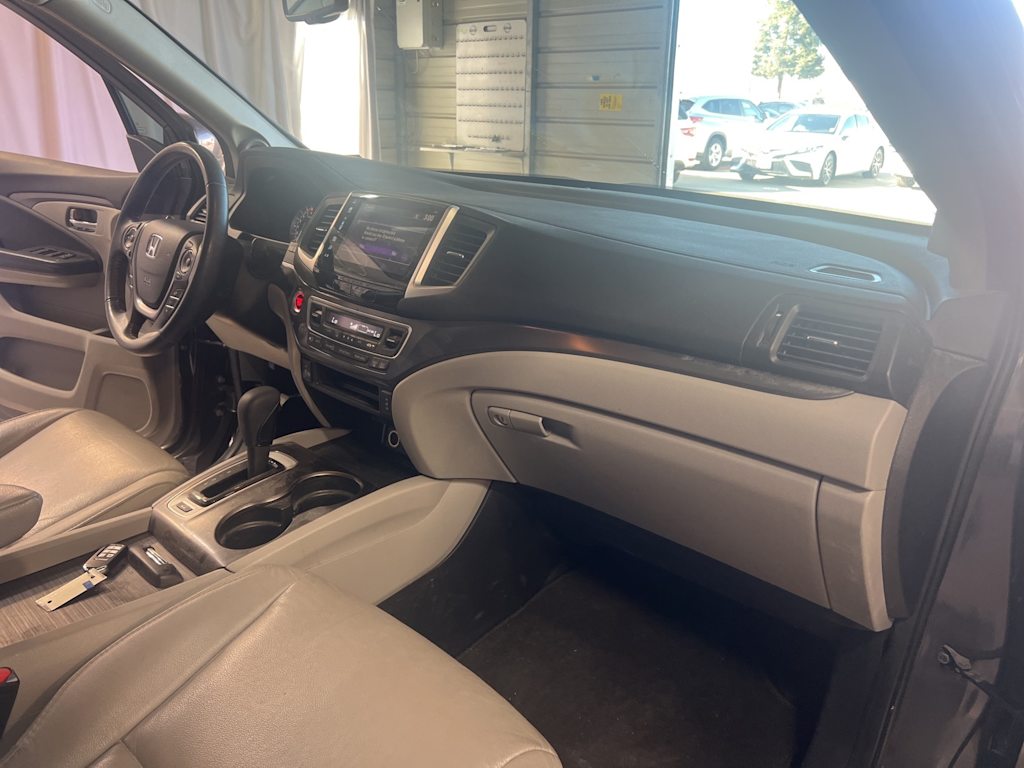 Thumbnail: 2017 Honda Pilot - 2