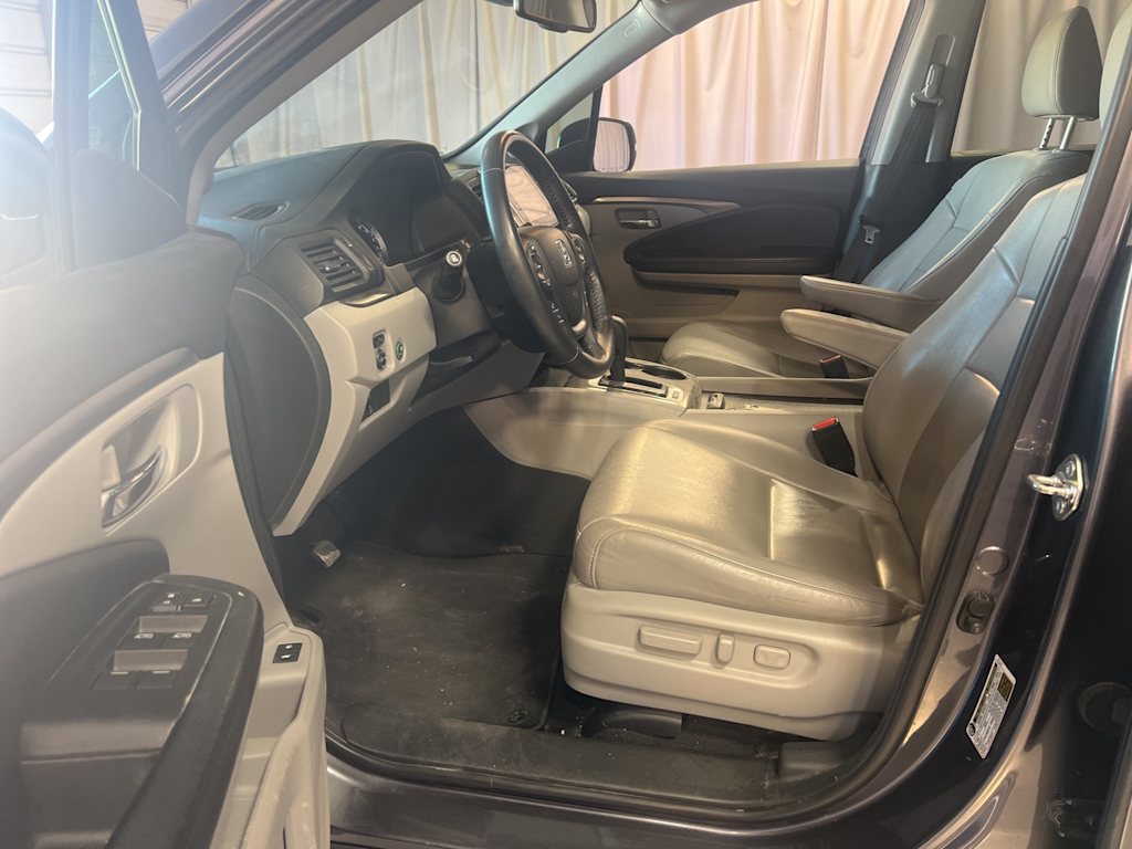 Thumbnail: 2017 Honda Pilot - 9