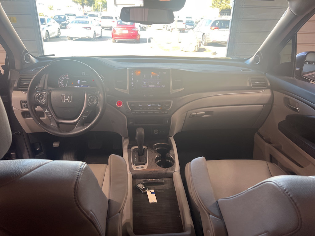 Thumbnail: 2017 Honda Pilot - 8