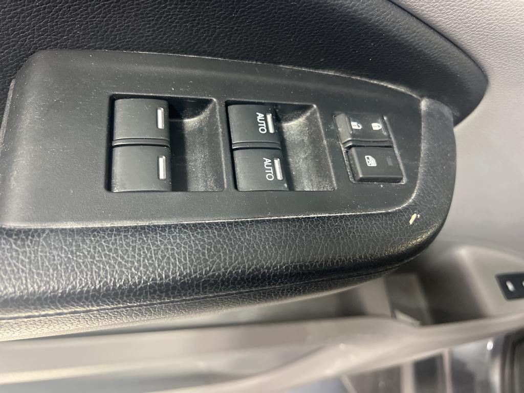 Thumbnail: 2017 Honda Pilot - 23