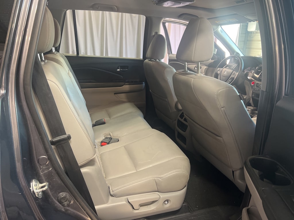 Thumbnail: 2017 Honda Pilot - 21